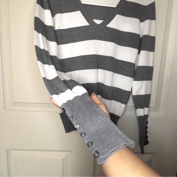 ‼️3/$10‼️Stripe white and grey sweater/ cardigan size Large. Like new. - Picture 2 of 6